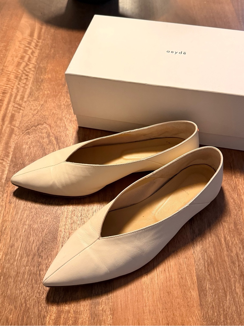 Aeyde Cream Pointed-Toe Leather “Moa” V-Cut Flats